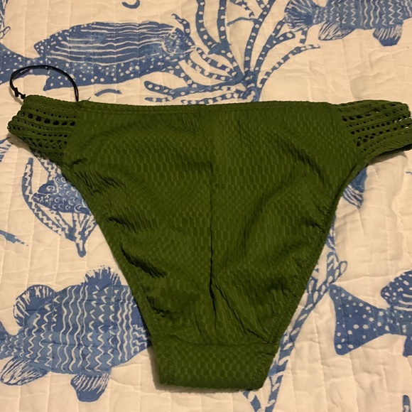 ROBIN PICCONE Perla Crochet Bikini Bottoms In moss size Medium - Picture 11 of 12